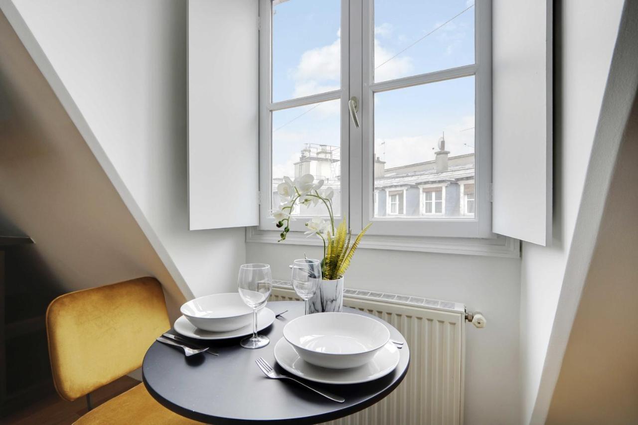 Superb Studio-2p- Arc De Triomphe Porte Maillot 51 Appartement Parijs