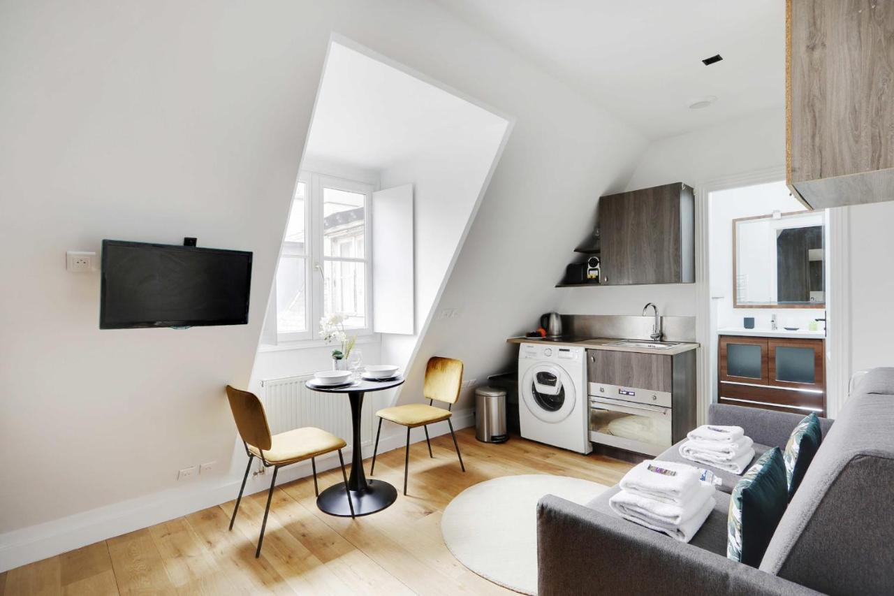 Superb Studio-2p- Arc De Triomphe Porte Maillot 51 * Parijs